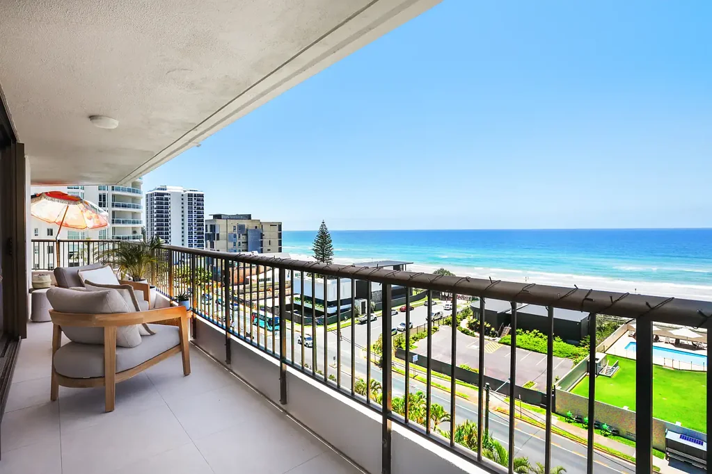 3 Bedroom Apartment with Direct Sparkling Ocean Views!