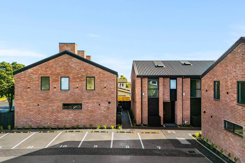 Mangere Bridge 3房  Stunnning Brick Homes - 2,3 & 4 Bedrooms!