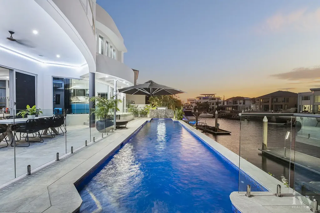 Paradise Point 4Kwarto North-Facing Sleek Statement of Waterfront Luxury