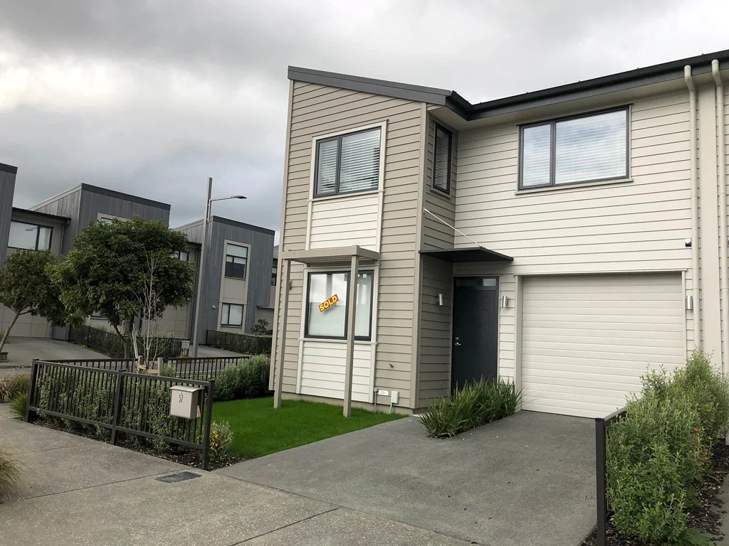 Comfortable Home in Flat Bush