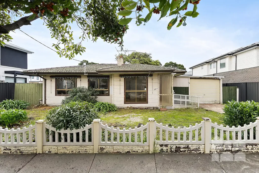 Braybrook 4Zimmer Exceptional North-Facing Development Opportunity on 639sqm (approx.)