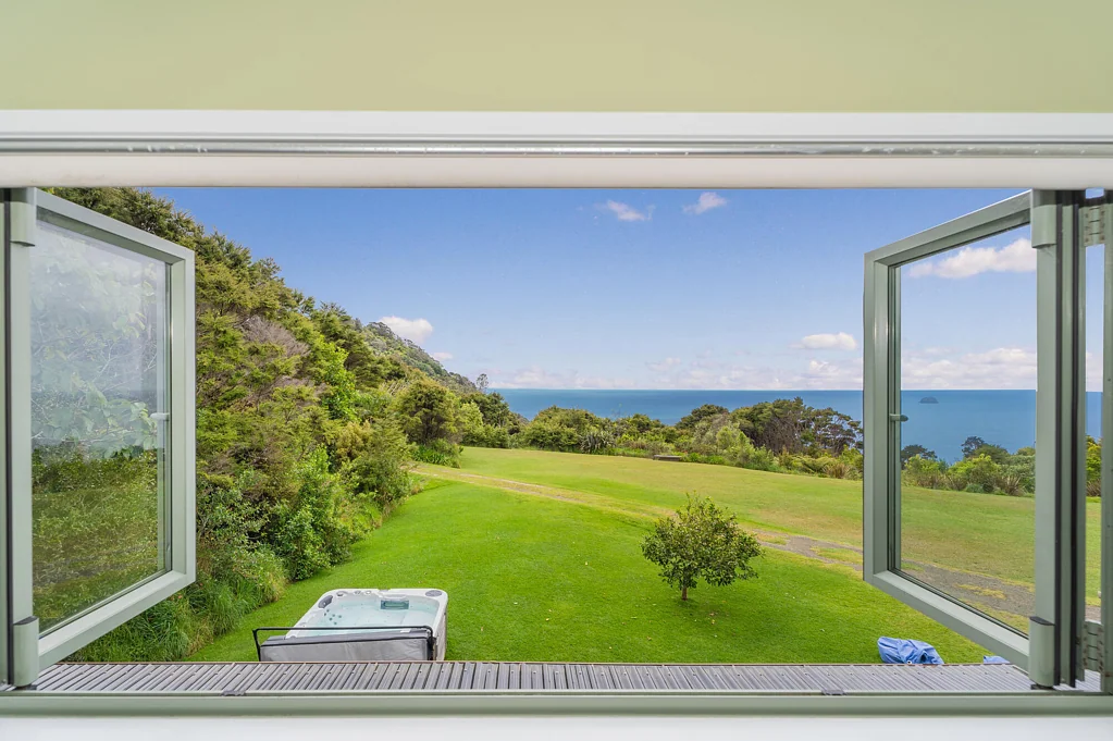 Whenuakite  Nature hideaway with complete seclusion