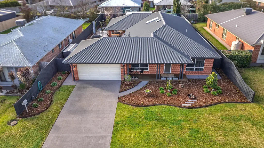 Sale 5 Bedroom Spacious Family Living | Stunning Outdoor Entertaining