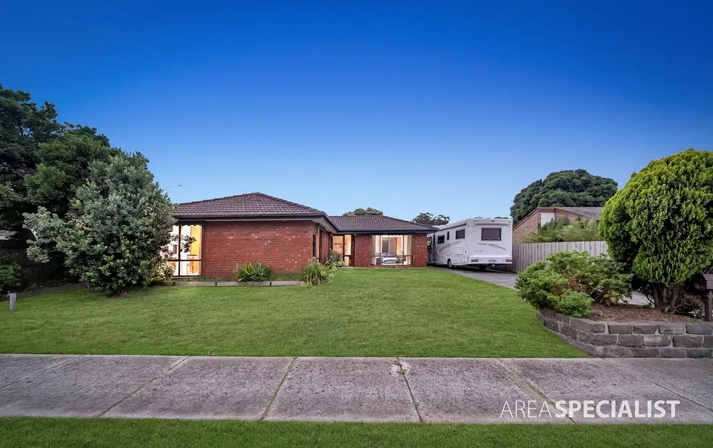 1 Lonsdale Crescent, Cranbourne North, VIC 3977