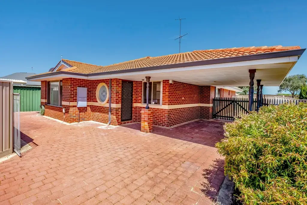 Fabulous Beachside Spacious Rear Duplex | 200m to Beach