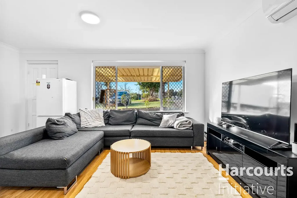 Girrawheen 3房  Fully Renovated Street-Front Home in Prime