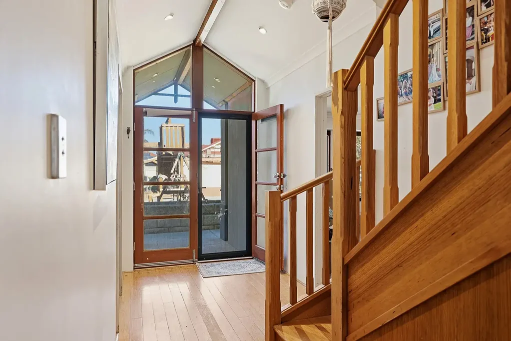 Baldivis 4房  Spacious Family Living with Pool, Triple Garage and Upstairs Theatre