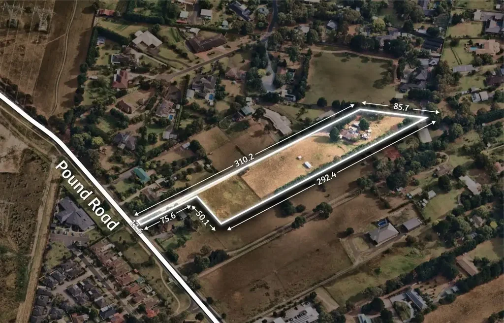 Narre Warren South 3房 优质土地开发机会 6-7个地块潜力 东南郊区增长最快 宽敞3卧室+书房 现代化厨房休息区 空调地下泳池 双车库安全 Potential for 6-7 Lots (STCA) - 4 acres* site - Tranquil lifestyle with 3+1 Bedroom House - Rare land holding - Low Density Zone!! PRIME LOCATION!!