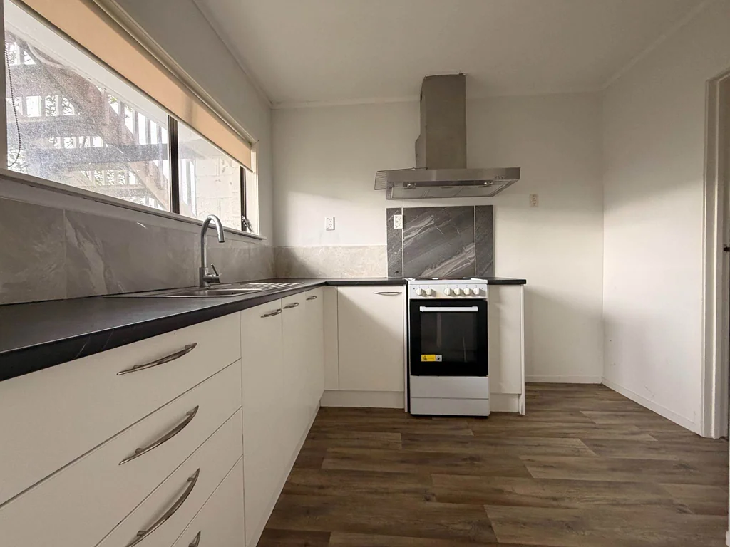 Macleans Zone 3 Bedroom Unit - Includes Lawns ...