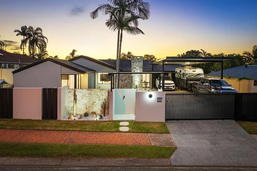 Robina 4房  Sleekly Renovated Single Level Entertainer with Resort-Style Appeal