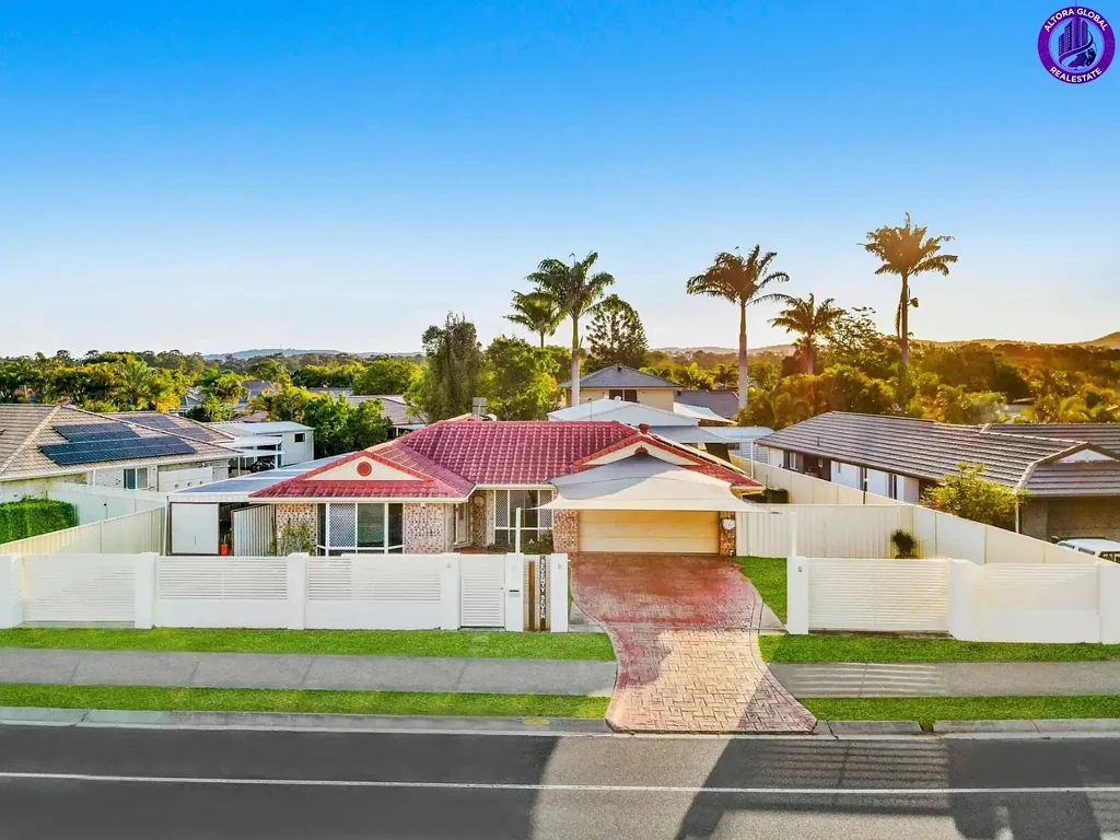 Helensvale 5غرفة نوم 884m² + Massive Shed + Dual Access – This Is the One Buyers Wait For (And Miss)