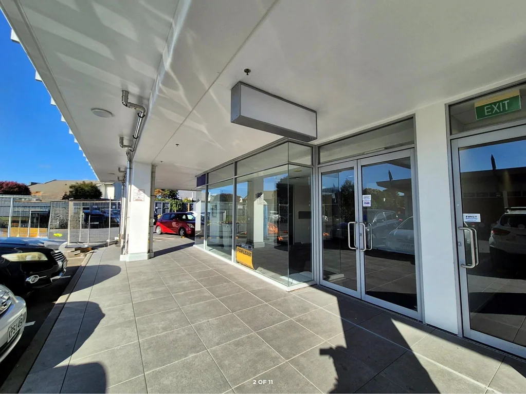 Te Atatu Peninsula High-Profile Corner Retail/Office Te Atatu South