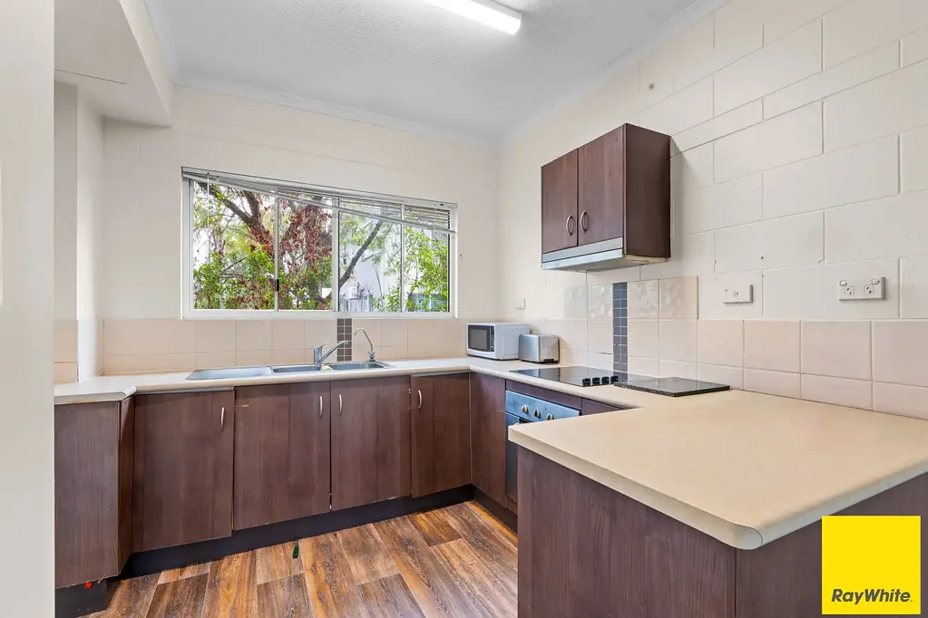 TWO BEDROOM UNIT - CLOSE TO LOCAL SHOPS AND SCHOOLS