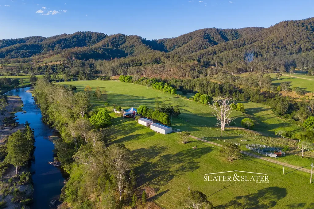 Long Flat 2Zimmer Private peninsula of 137 acres with absolute Hastings River frontage