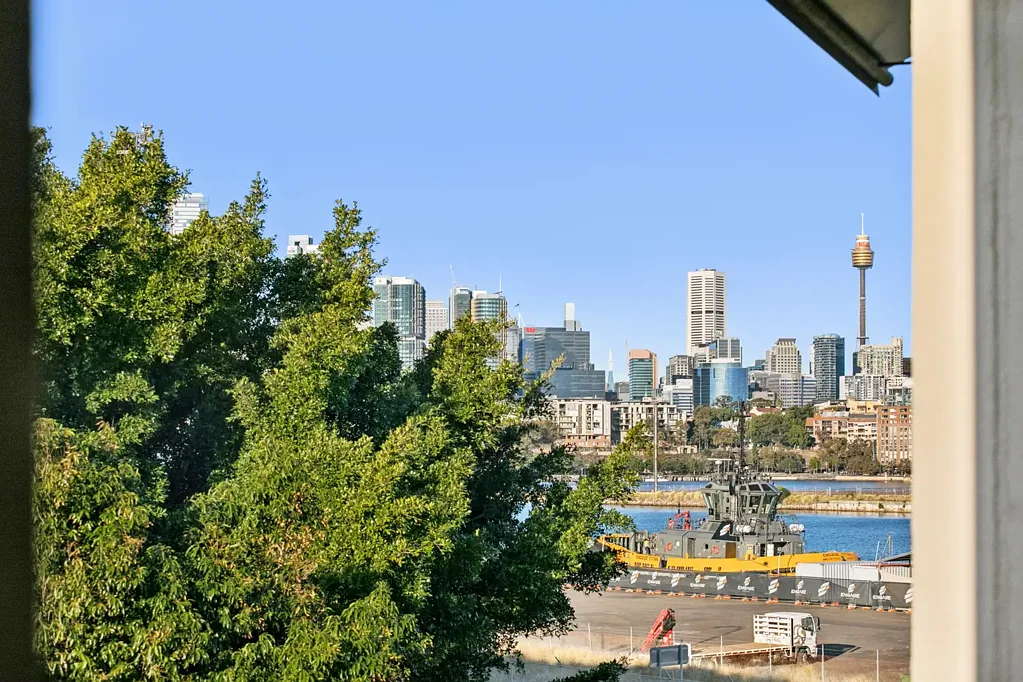 Balmain 2ਬੈੱਡਰੂਮ Deceased Estate - North facing on the shores of White Bay