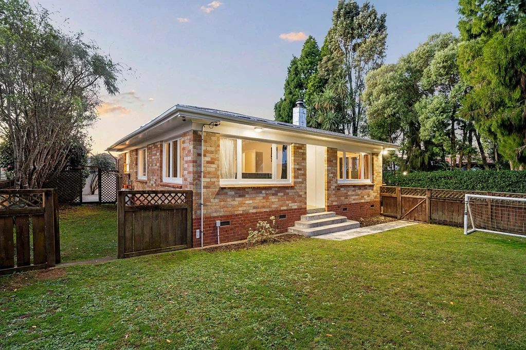 Pukekohe 3chambre SIMPLE. SOLID. SERIOUS SELLERS.