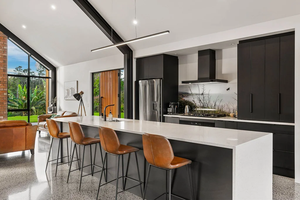 Helensville 3 Bedroom Private, Polished & Near-New