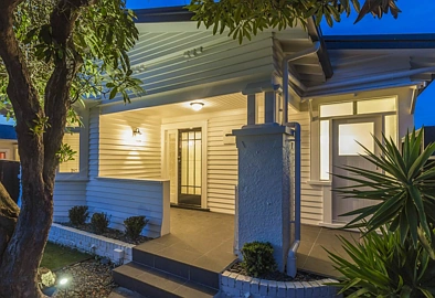 MOUNT EDEN - 4 double bedroom home with 3 bathrooms