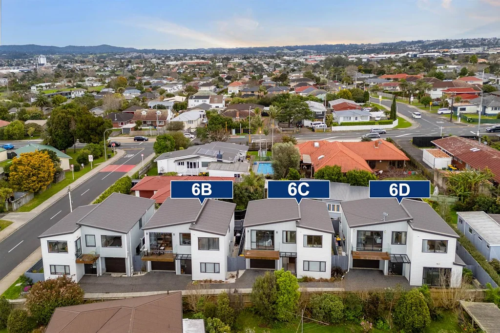 Te Atatu South 5غرفة نوم Sun, View, Serenity–Elevated, Modern & Standalone!