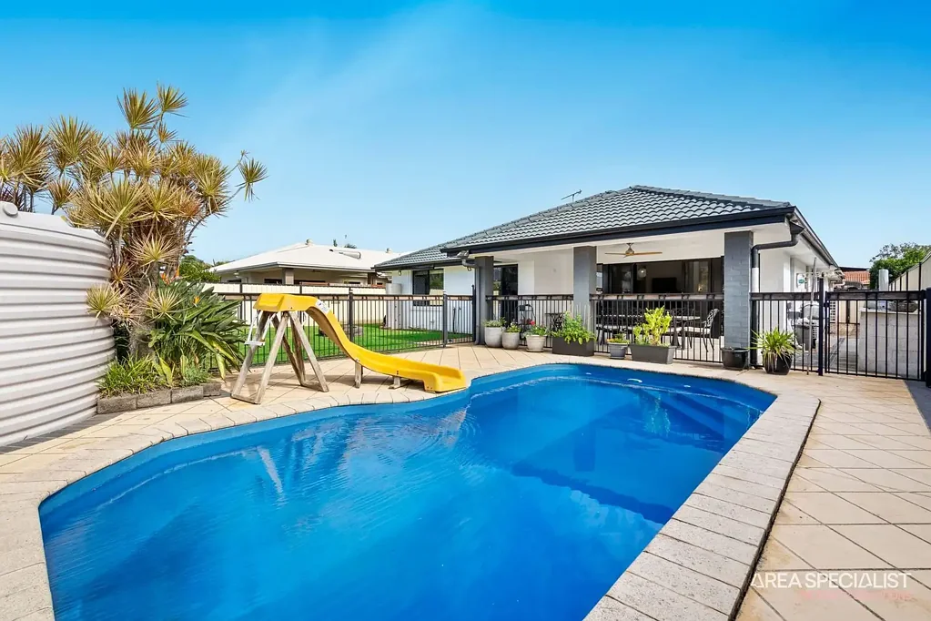 Jacobs Well 4房  A Family Favourite | Pool, Side Access & Space for It All
