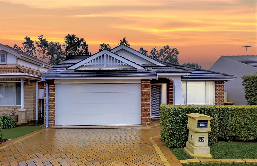 Beautifully Maintained Family Home - Garden Maintenance Included
