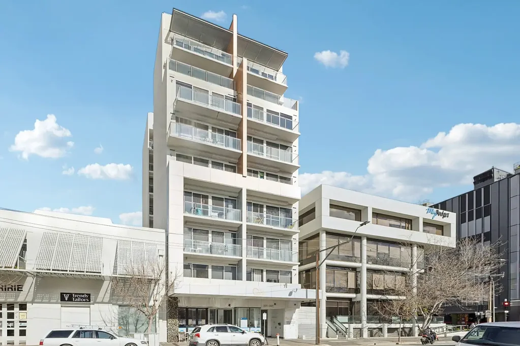 Adelaide 1कमरा Find opportunity: where investment meets city convenience