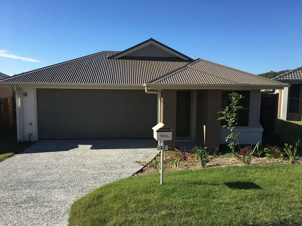 Modern 4 Bedroom Home With Air Conditioning