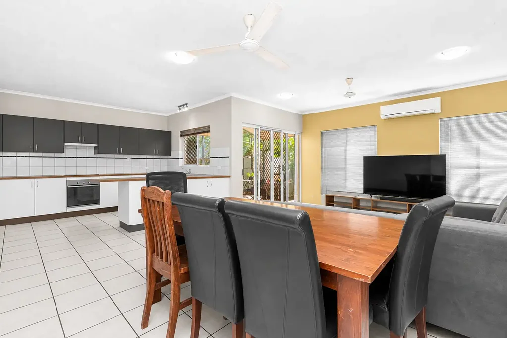 Stuart Park 3Kwarto Solid, Spacious and Packed with Potential
