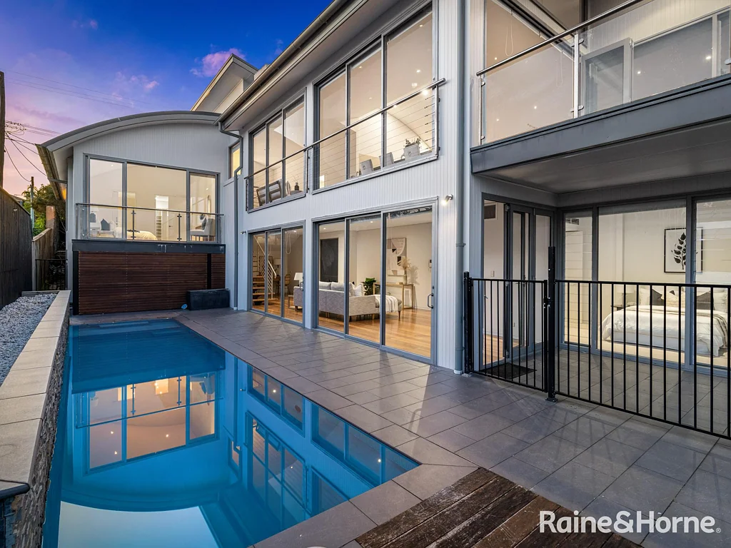 135 Albany Street, Point Frederick, NSW 2250