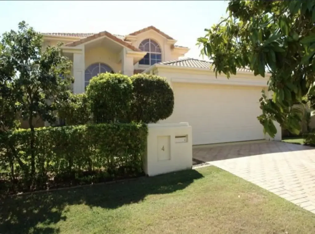 4 Crestbrook Glen, Molendinar, QLD 4214