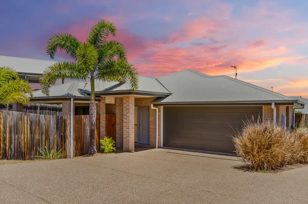 APPLICATION APPROVED:: MODERN, THREE BEDROOM HOME WITH AIR CONDITIONING IN POPULAR AREA