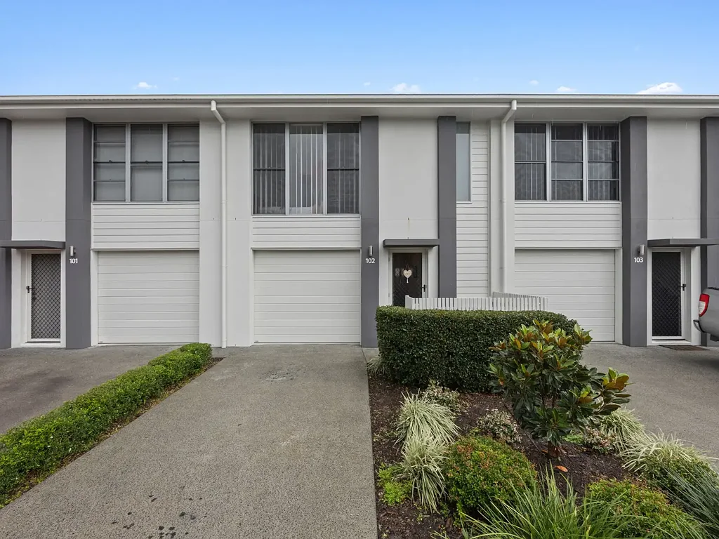 Redbank Plains 3Zimmer NEAR NEW SET & FORGET INVESTMENT | DO NOT MISS THIS ONE!