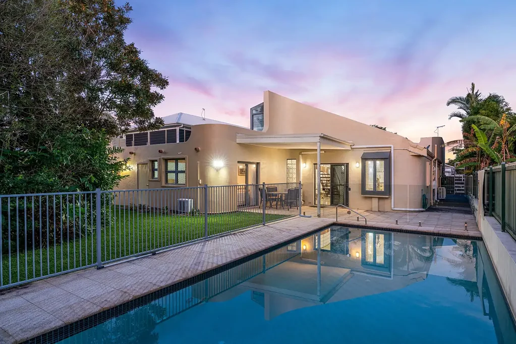 19 Earl Parade, Manly, QLD 4179