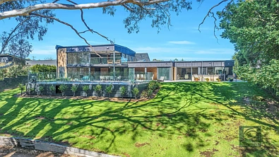 Echuca 4Zimmer Murray River architectural gem.