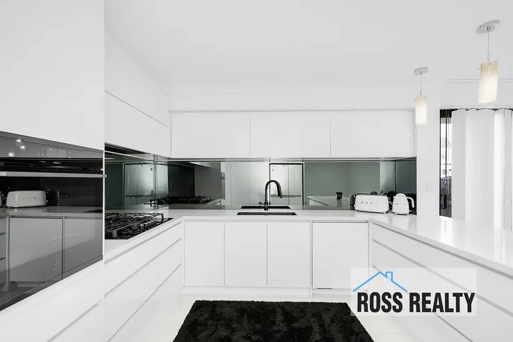 Ellenbrook 5 Bedroom Large Family Home