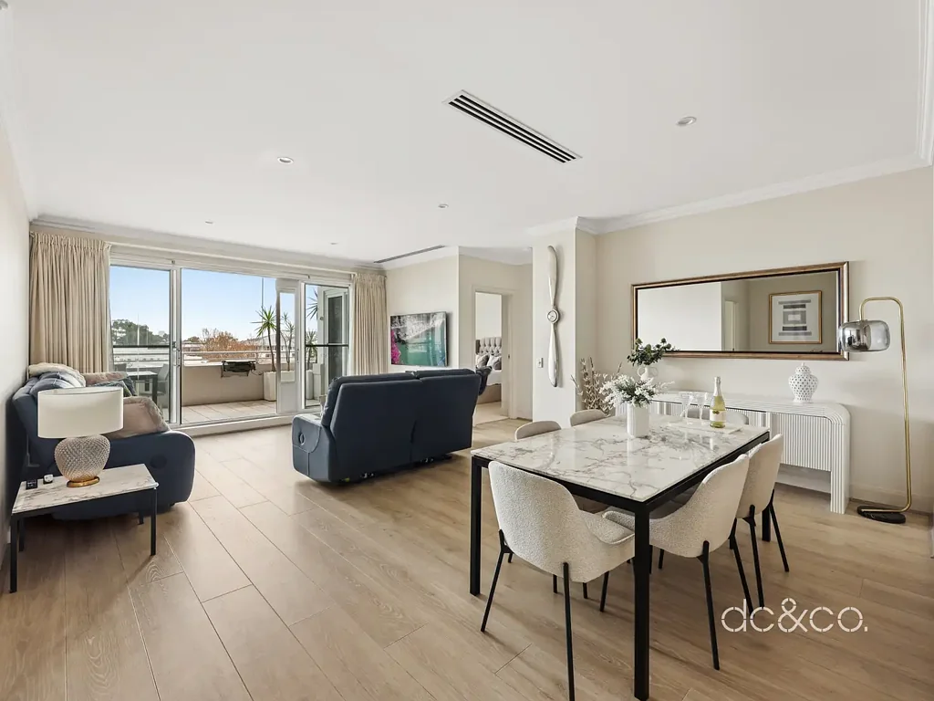 Breakfast Point 2Kwarto Top-floor living with sweeping district views