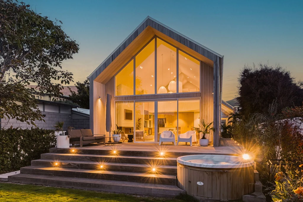Sumner 4房  Design-Led Living by the Sea!