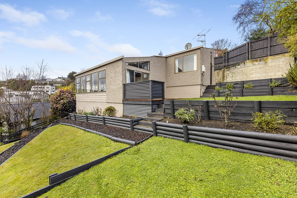 Kenmure 2Moenga Elevated & Light-Filled = - Not yet under offer