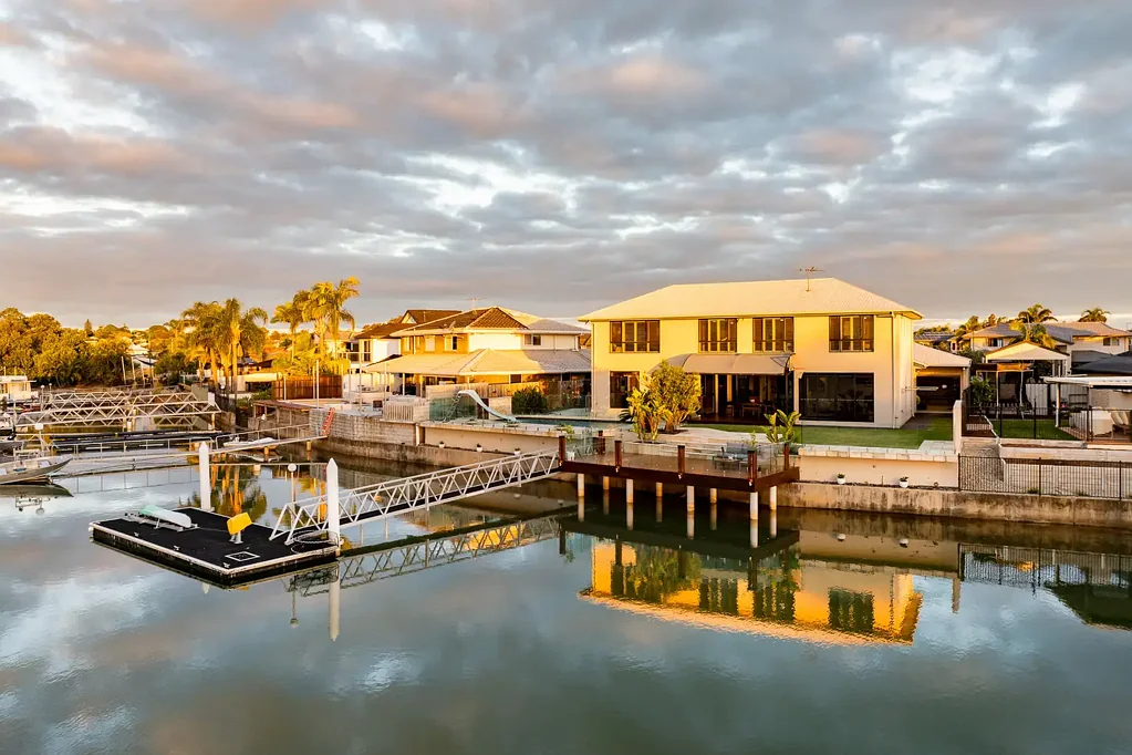 Newport 5 Bedroom EXCEPTIONAL WATERFRONT ENTERTAINER