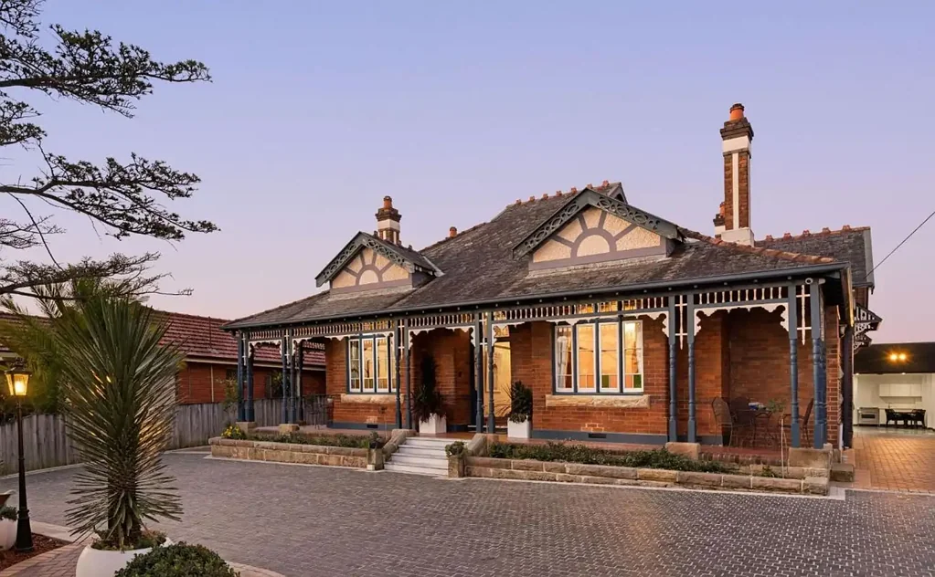 Ryde 5Zimmer Absolute haven of refined living awaits in this fully renovated, outstanding family home
