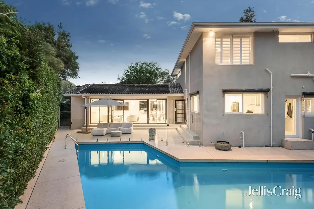 Beaumaris 5 Slaapkamer A stunning poolside entertainer for luxurious family living