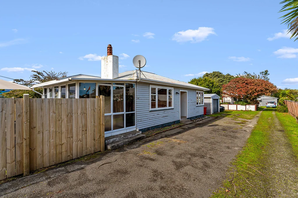 Otaki 2房  Good bones with room to add value