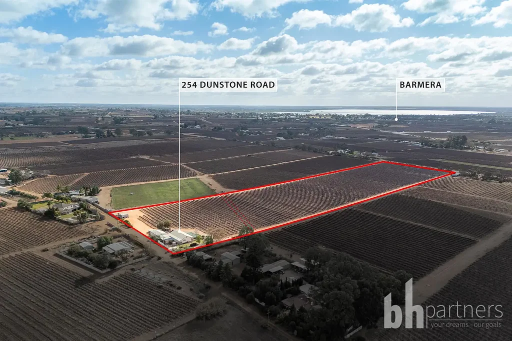 Barmera Dual Income Opportunity - Vineyard Living with Tenant & CCW Contract in Place