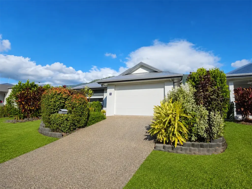 Luxury Living with Energy Savings – Stunning 4-Bedroom Home