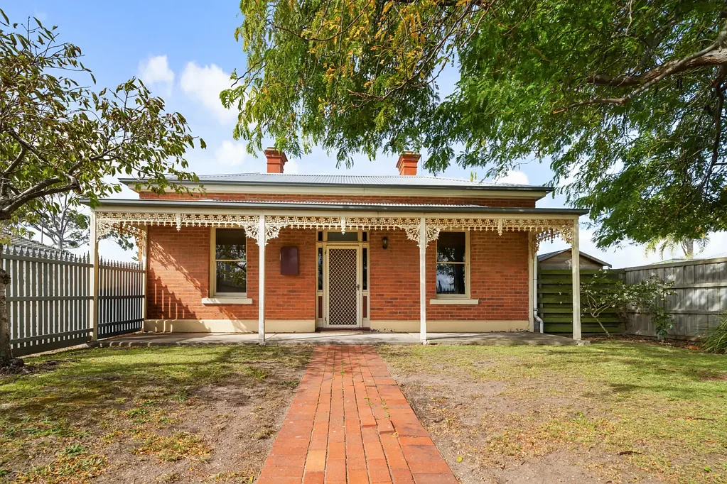 Sale 2 Bedroom CHARMING HOME JUST A SHORT STROLL TO THE CBD!