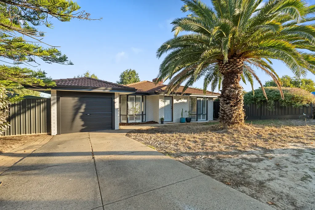 Ballajura 3房  Warm, Welcoming & Wonderfully Located in the Lakes Estate