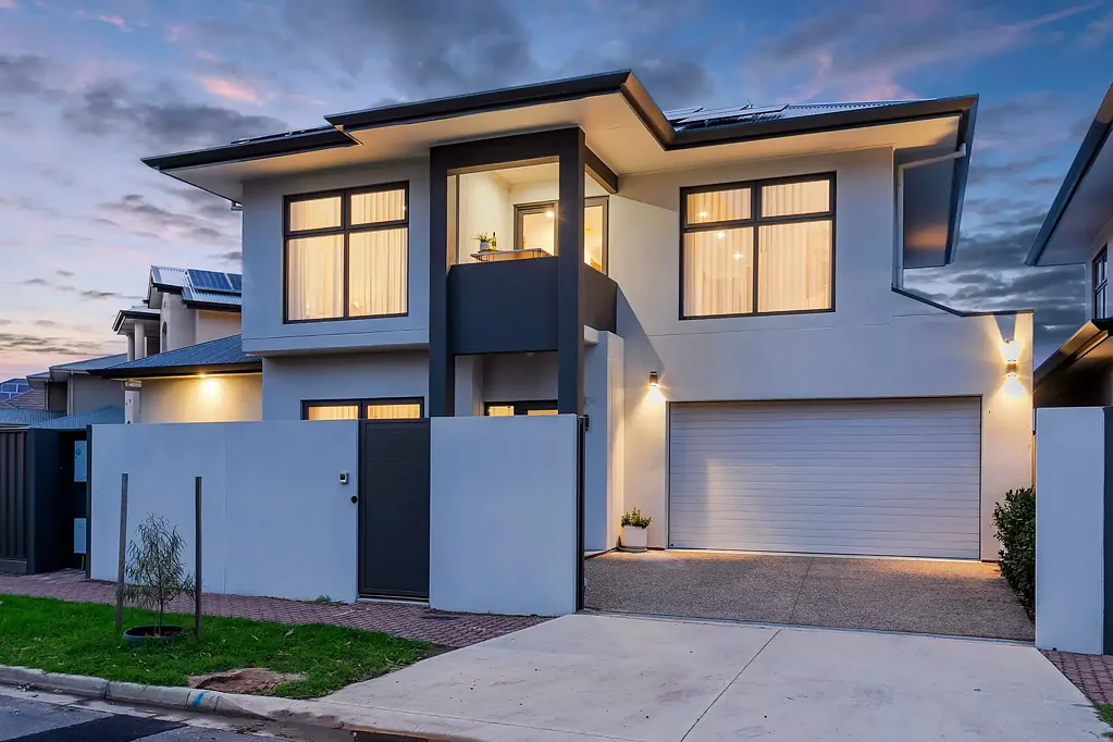 8A Goldsworthy Crescent, Glenelg North, SA 5045