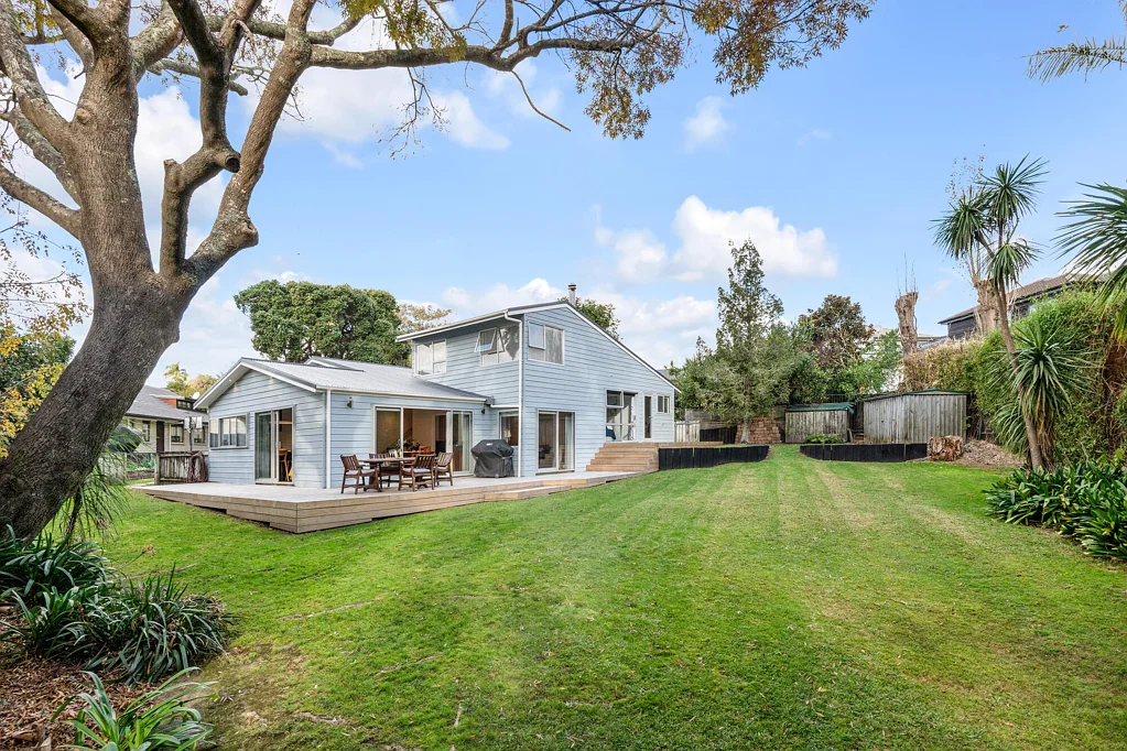 Bucklands Beach 4房 承载家庭回忆的理想住宅！兼具空间感与舒适性，步行即至海滩，名校环伺！ A home where cherished family memories are made