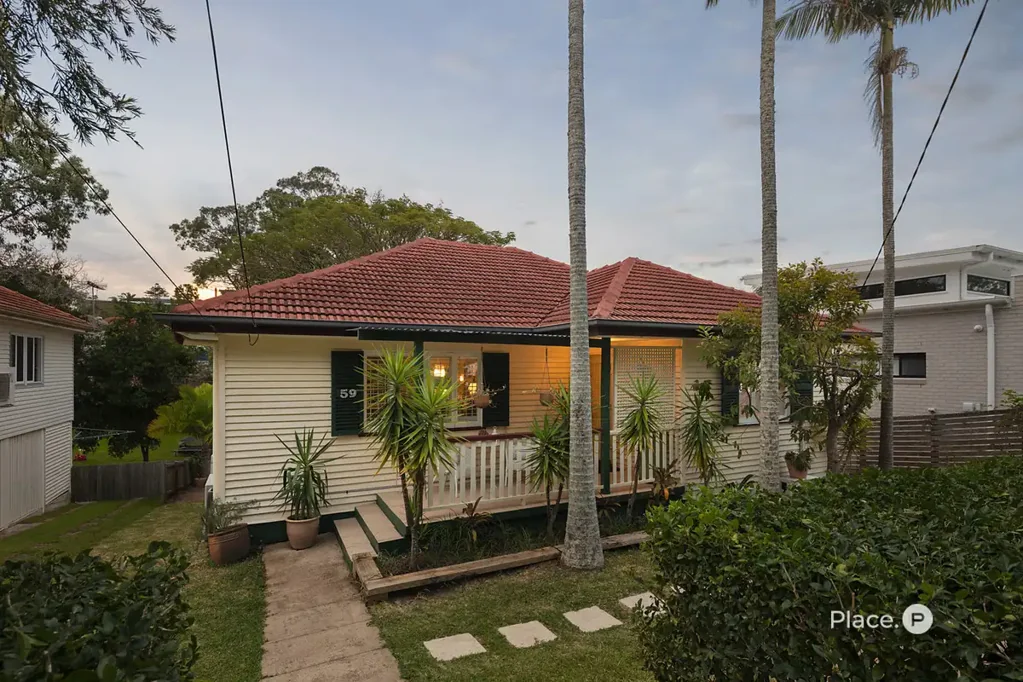 Coorparoo 4部屋 Excellent post-war home on rare 984sqm allotment