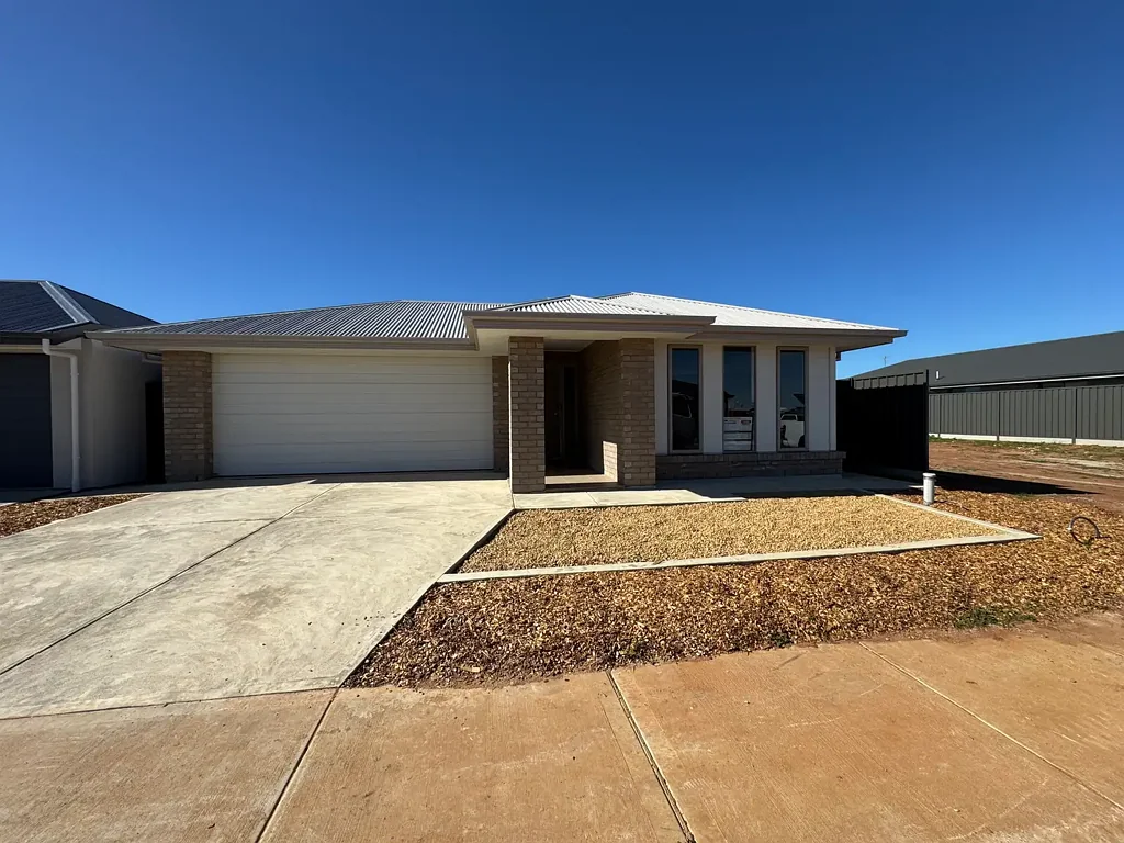 Modern and versatile family home in a thriving new community